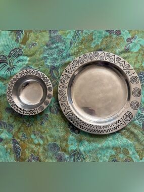 Two Wilton Armetale Pewter Decorative Serving Bowl & Plate  Set Reggae Pattern